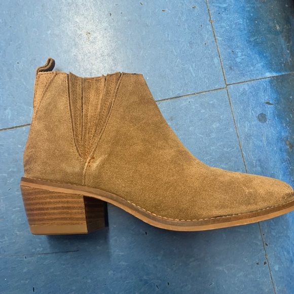 Beige boots - Picture 2 of 2